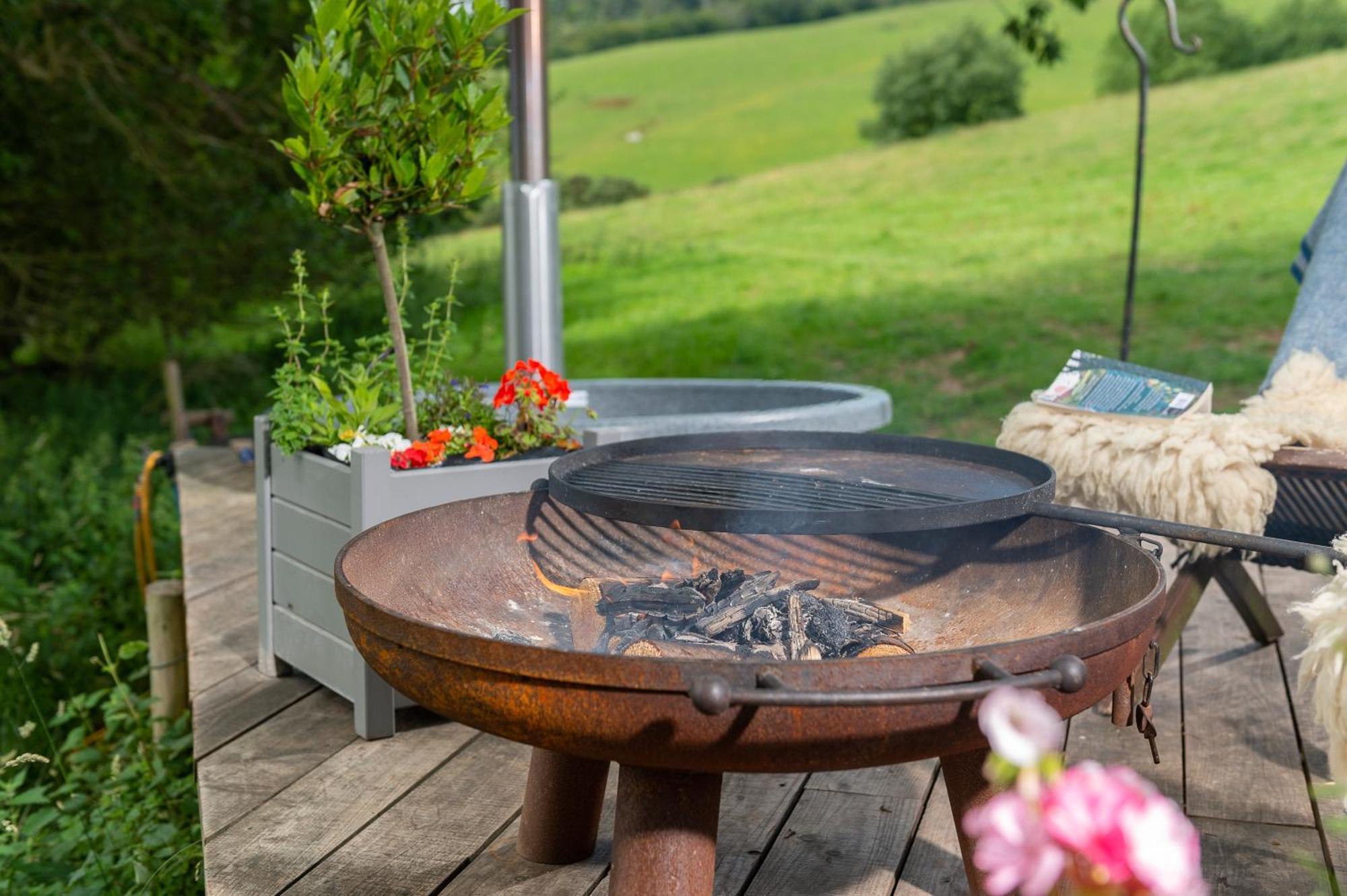 Tilbury Shepherd Huts With Hot Tubs Plus Holiday Cottages West Bagborough Exterior foto